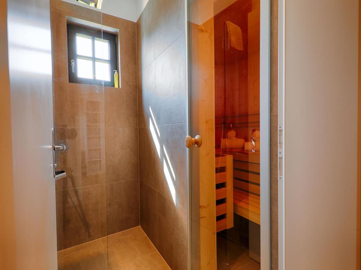 Reetland Am Meer - Luxus Reetdachvilla Mit 3 Schlafzimmern, Sauna Und Kamin F18 Dranske Εξωτερικό φωτογραφία