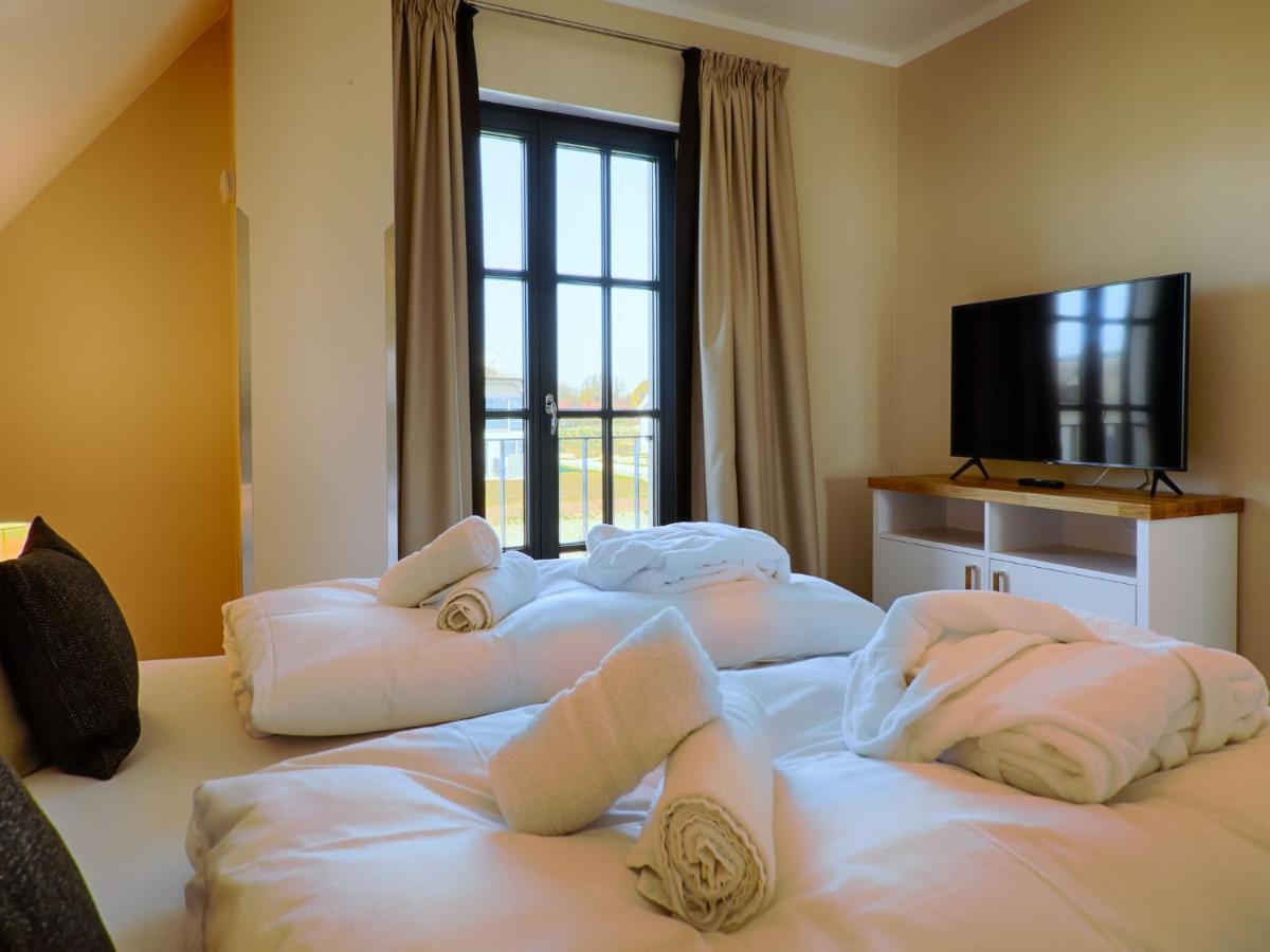 Reetland Am Meer - Luxus Reetdachvilla Mit 3 Schlafzimmern, Sauna Und Kamin F18 Dranske Εξωτερικό φωτογραφία